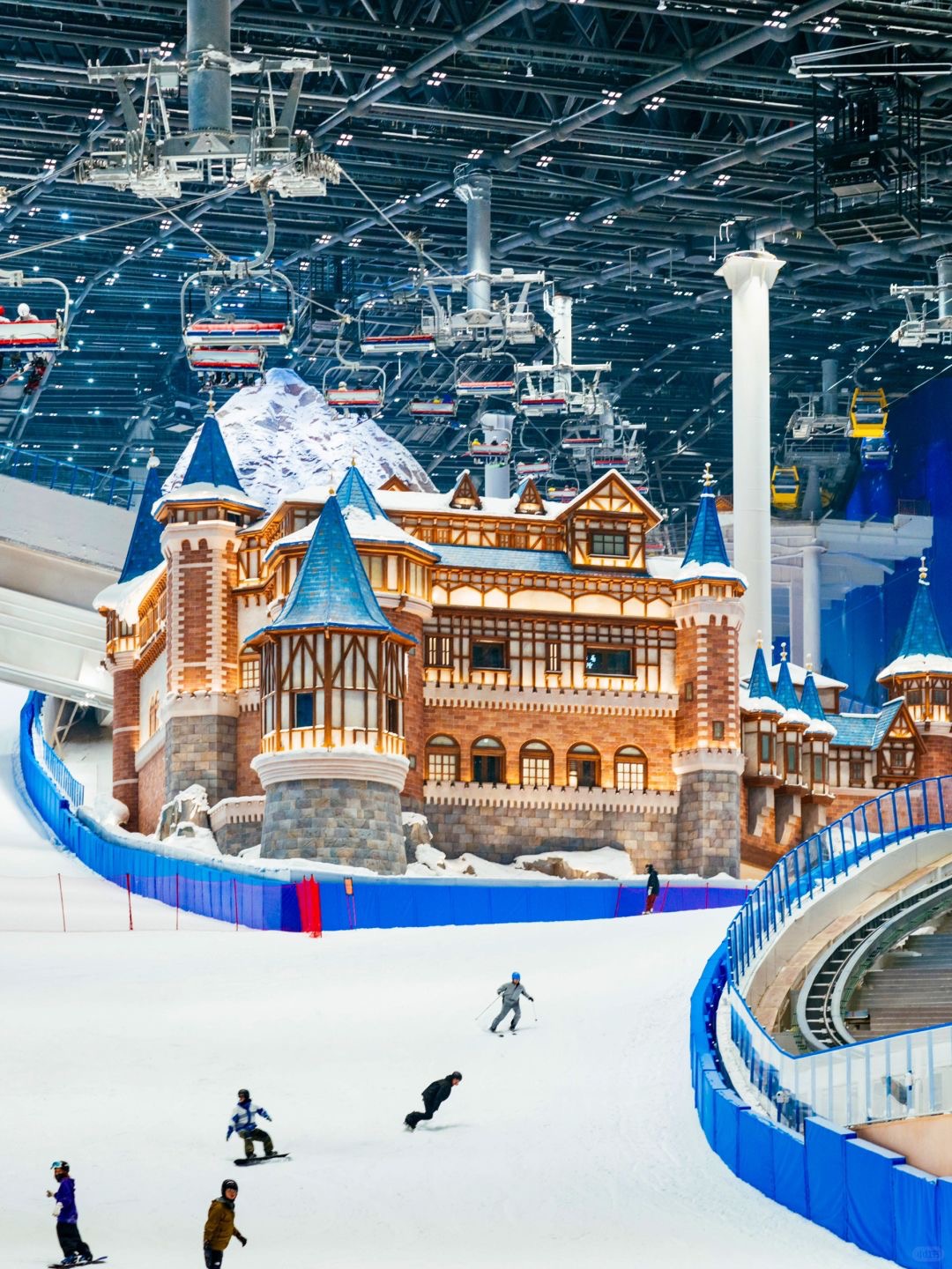 梦耀童年 浪漫雪域｜耀雪冰雪世界盛大开幕，pa真人联袂打造魔都度假胜地